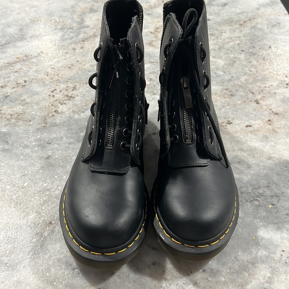 Dr.Martens black leather boots size 9 - Picture 2 of 4